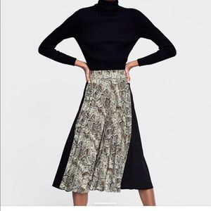 COPY - Zara animal print pleated skirt